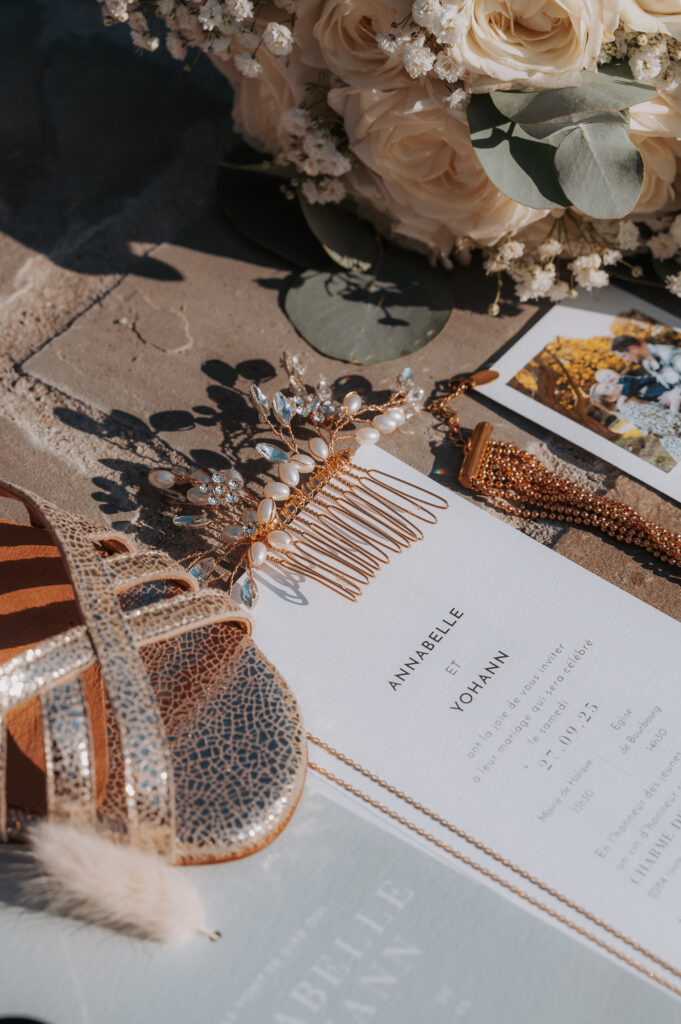 Accessoires de coiffure et bouquet de mariée pour le mariage d'Annabelle et Yohann.